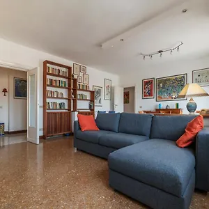 Roomy And Bright With Terrace Roma